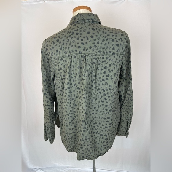Bella dahl olive green leopard print long sleeve button down blouse Size S - Picture 2 of 6